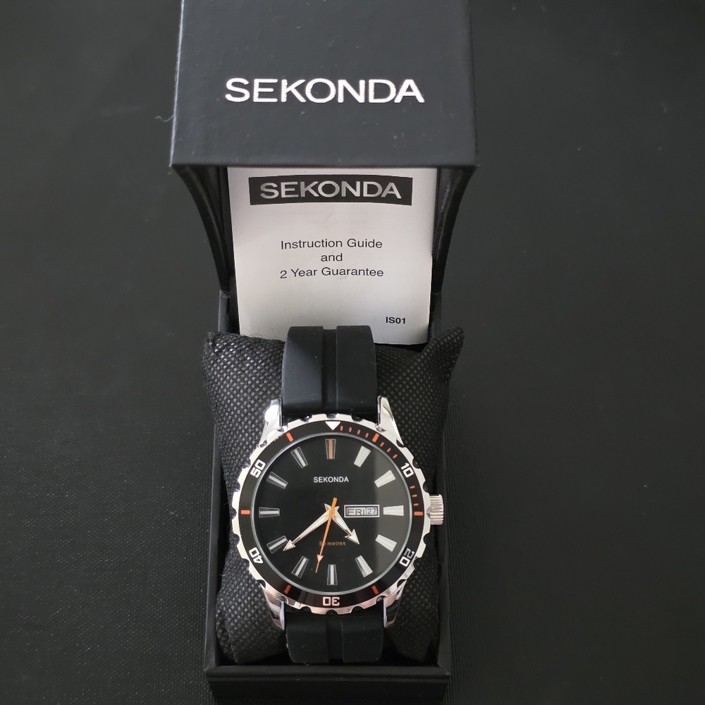 NIB Sekonda 50m Sports Dive Style 45mm Watch Day/Date Silicone Band New Battery